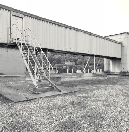 Escalier extérieur de la galerie de liaison aérienne entre les silos et les ateliers