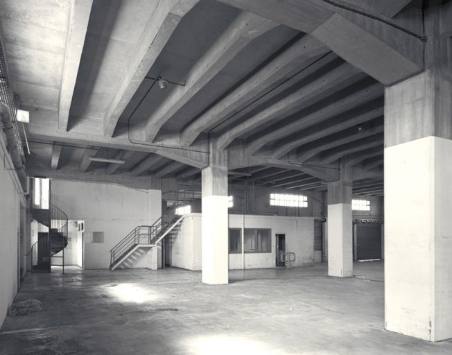 Intérieur du bâtiment de 1960 (bâtiment nord) : vers les bureaux et vestiaires