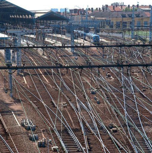 Vue des deux halles depuis le poste d'aiguillage 1