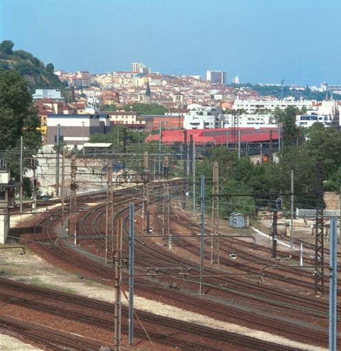 Vue d'ensemble du réseau ferré sud, depuis le toit de l'entrepôt des sucres