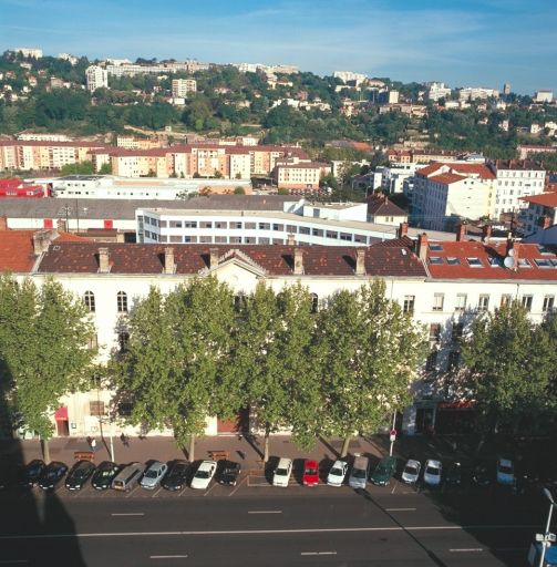 Vue partielle des toits depuis le clocher de l'église Sainte-Blandine