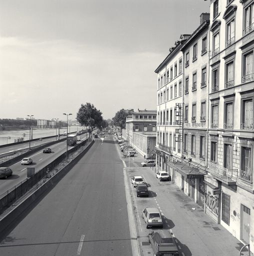 Vue d'ensemble du quai depuis le viaduc ferroviaire au nord