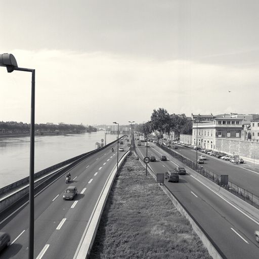 Vue du quai et de l'autoroute du sud, depuis le viaduc ferroviaire au nord-est