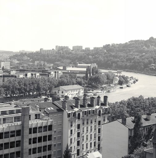 Vue d'ensemble vers le sud depuis la tour du tunnel de Fourvière, à l'ouest