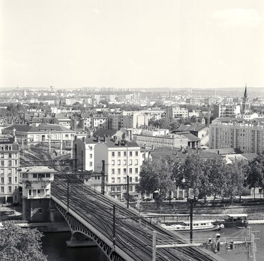 Vue d'ensemble depuis la tour du tunnel de Fourvière, à l'ouest