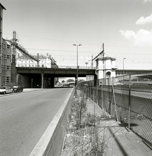 Vue de la travée de rive sur le quai Perrache, depuis le sud