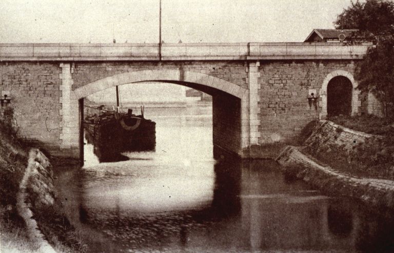 Ancienne gare d'eau / J. Sylvestre, [vers 1900]. Photogr.