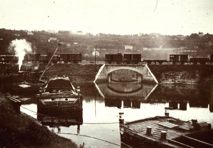 Ancienne gare d'eau / J. Sylvestre, [vers 1890]. Photogr.