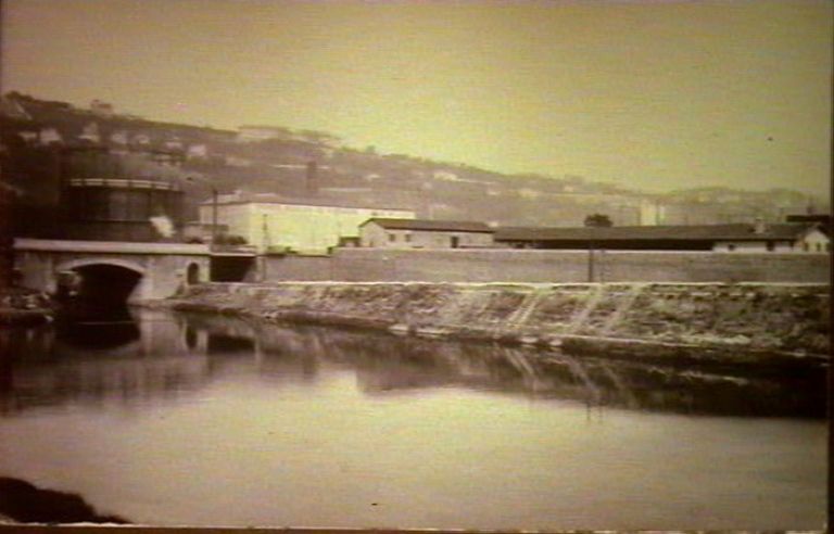 Vue de l'entrée de la gare depuis l'est. Carte postale. 1er quart 20e siècle