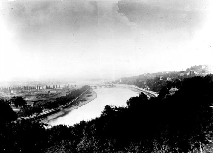 Le quai Rambaud en 1876. Photogr.