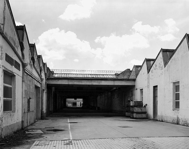 Passerelle entre les ateliers.