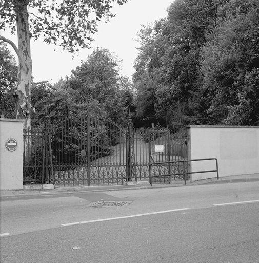 Portail de la villa Gillet, entrée montée de Serin