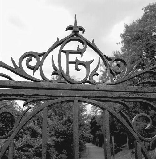 Détail chiffre F.G. pour François Gillet