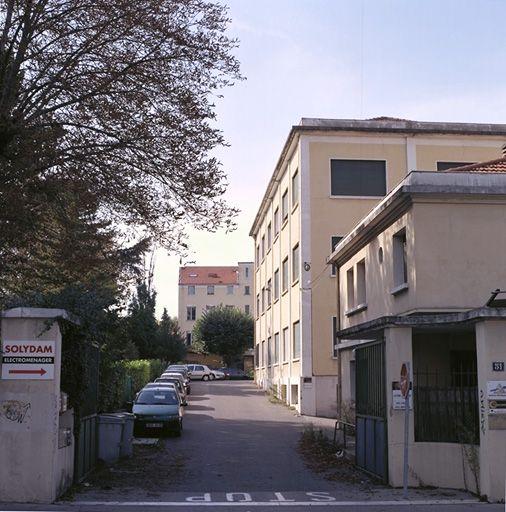 Entrée est, portail livraison