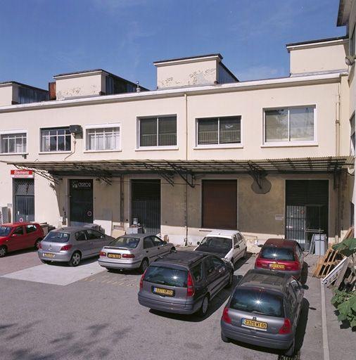 Vue sud, détail sheds de forme carrée
