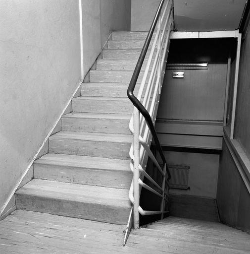 Escalier menant au sous-sol