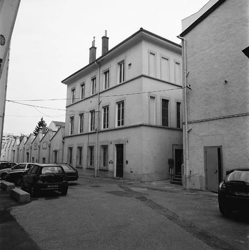 Vue d'ensemble est, bureaux