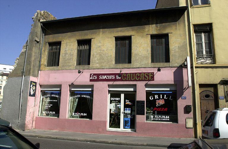 Façade sud, grande rue de la Guillotière.