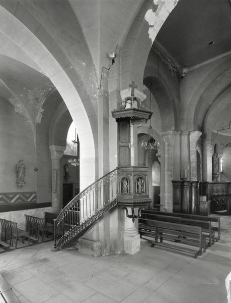 Photo de la chaire à prêcher de Sail-sous-Couzan comme élément de comparaison avec celle de Roche.