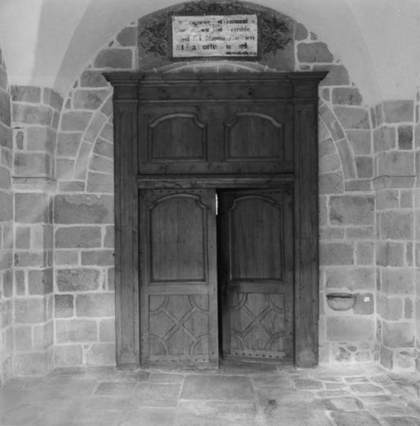 Porte, vantaux et tympan de menuiserie du narthex