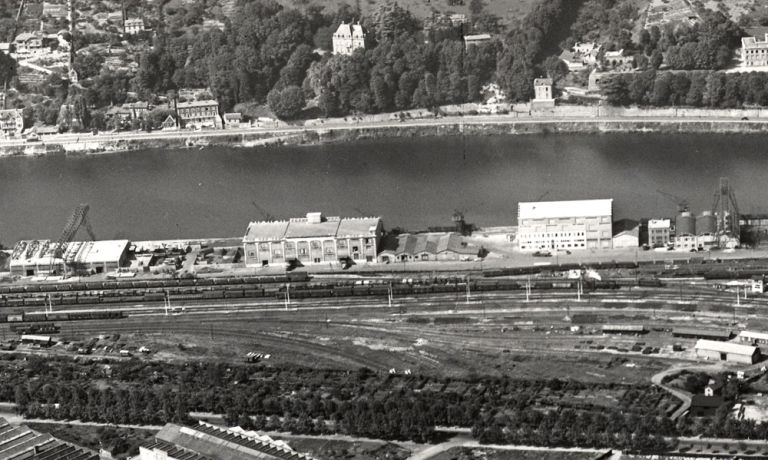 Vue aérienne depuis l'est, vers 1955