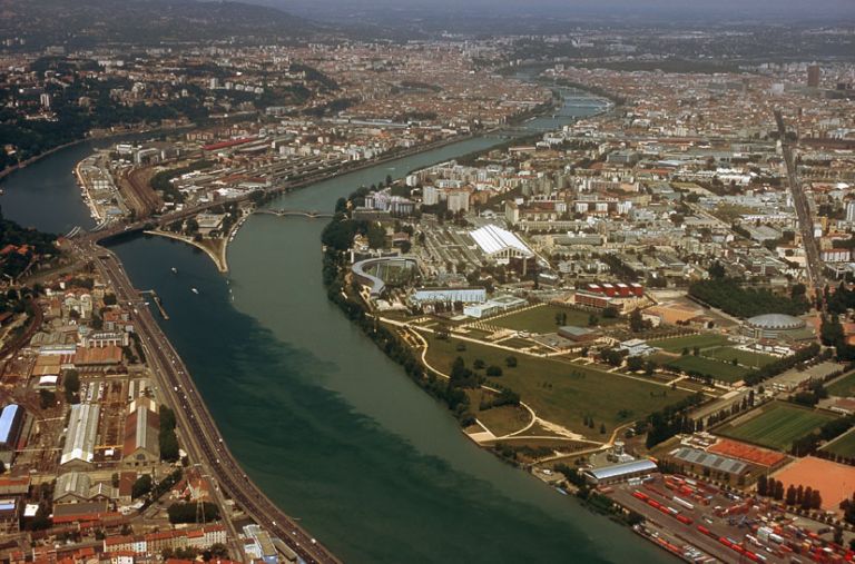 Vue aérienne depuis le sud. Vue d'ensemble du site