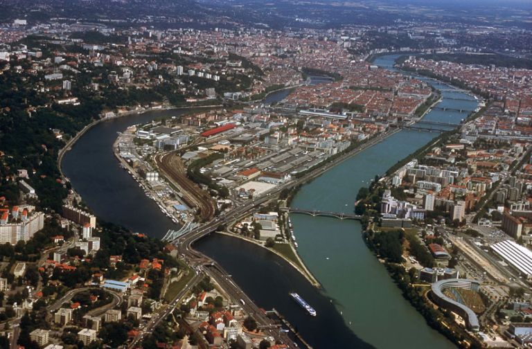 Vue aérienne des installation depuis le sud