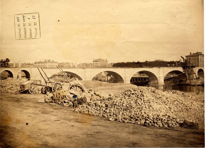 Vue du viaduc de 1852 avant destruction. Photogr., 1854