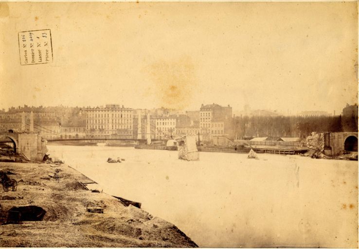 Vue du viaduc de 1852 en cours d'effondrement. Photogr. 1854