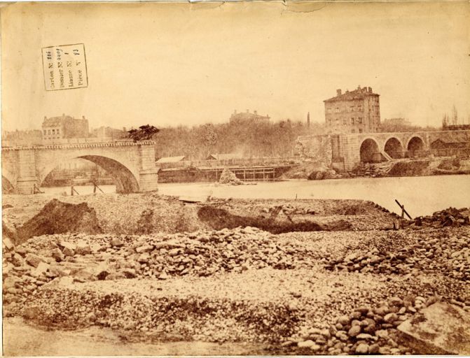 Le viaduc de 1852 effondré. Photogr. 1854