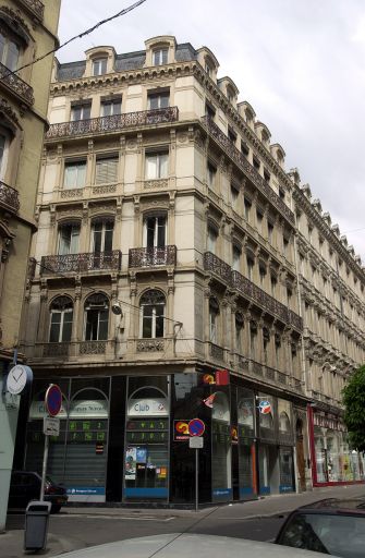 Façade sur la rue du Major-Martin.