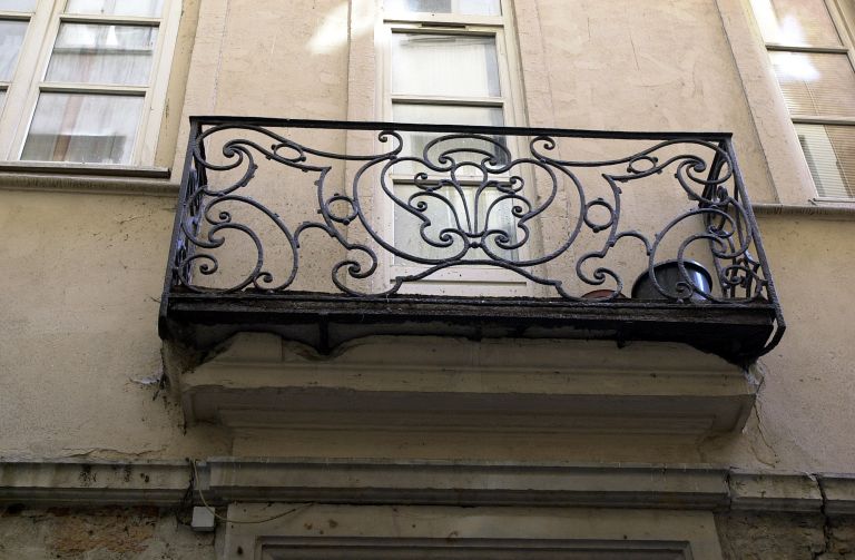 Façade sur la rue Major-Martin, balcon du 1er étage.
