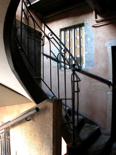 Pavillon d'escalier, palier du 5e étage, départ du petit escalier desservant la pièce sommitale.