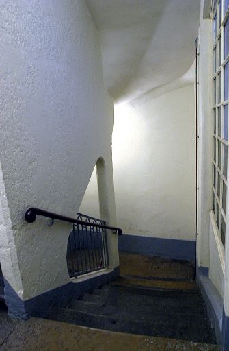 Escalier, mur noyau ajouré.