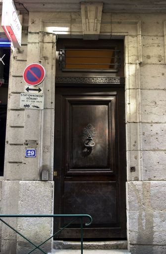 Façade principale rue Lanterne, porte.