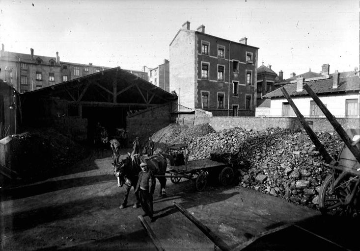 Stockage charbon cours Charlemagne