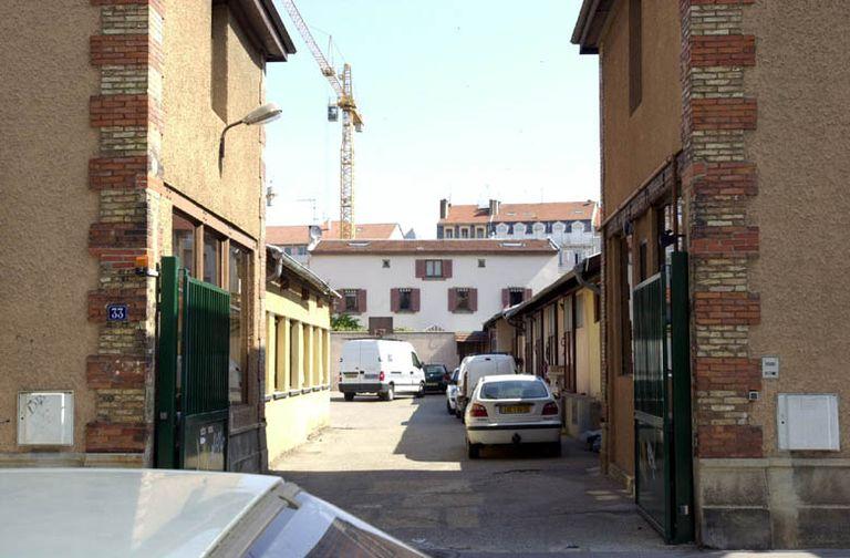 Vue de la cour et de la maison du fond de cour