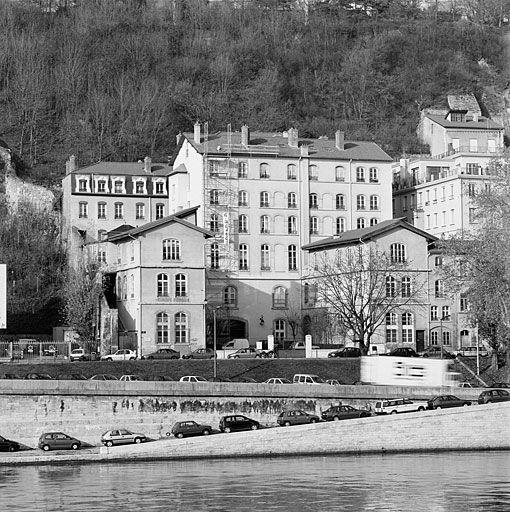 Vue est des bâtiments