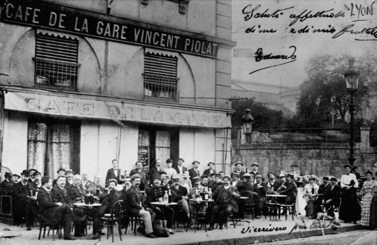 Le Café de la Gare Vincent Piolat, carte postale, [limite XIXe-XXe siècles]