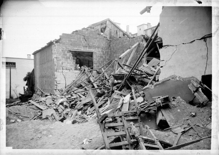 Bombardement de Lyon par l'aviation alliée le 26 mai 1944. Destruction de l'immeuble 79 cours Charlemagne