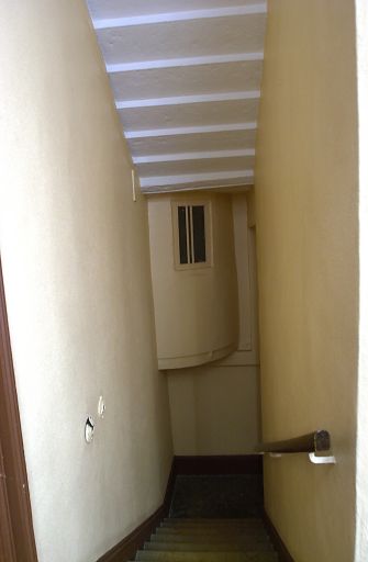 Escalier, vue du premier étage vers le repos inférieur.