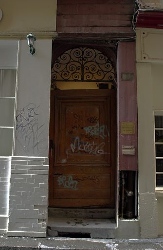 Façade principale, porte.