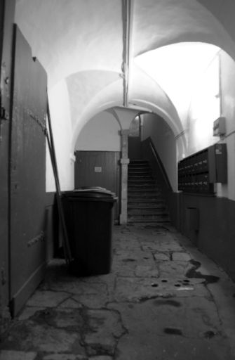 Vestibule et escalier.