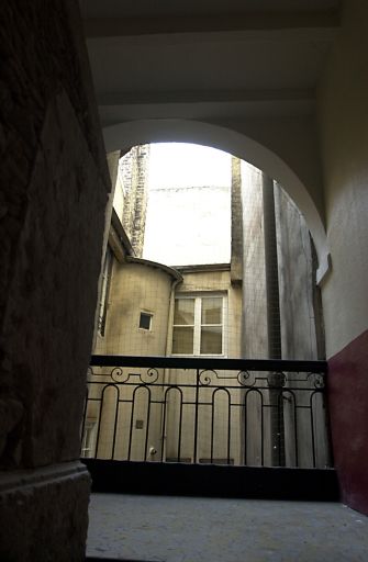 Escalier, repos du 2e étage.