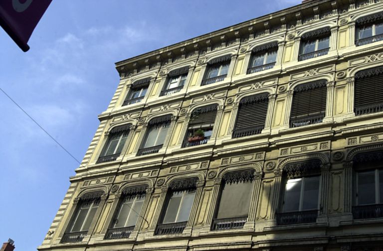 Façade principale, détail des niveaux supérieurs.