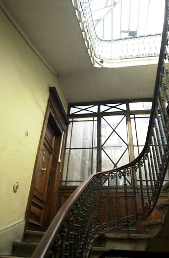 Escalier, vue d'un palier.