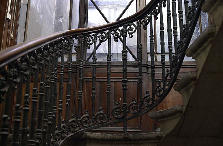 Escalier, détail de la rampe.