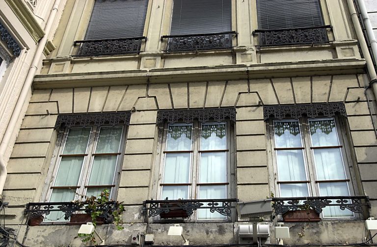 Façade principale, détail du 1er étage.