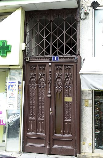 Façade place Saint-Nizier, détail de la porte.