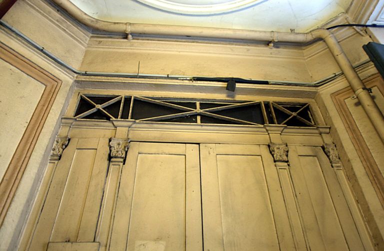 Lambris du sas d'entrée.
